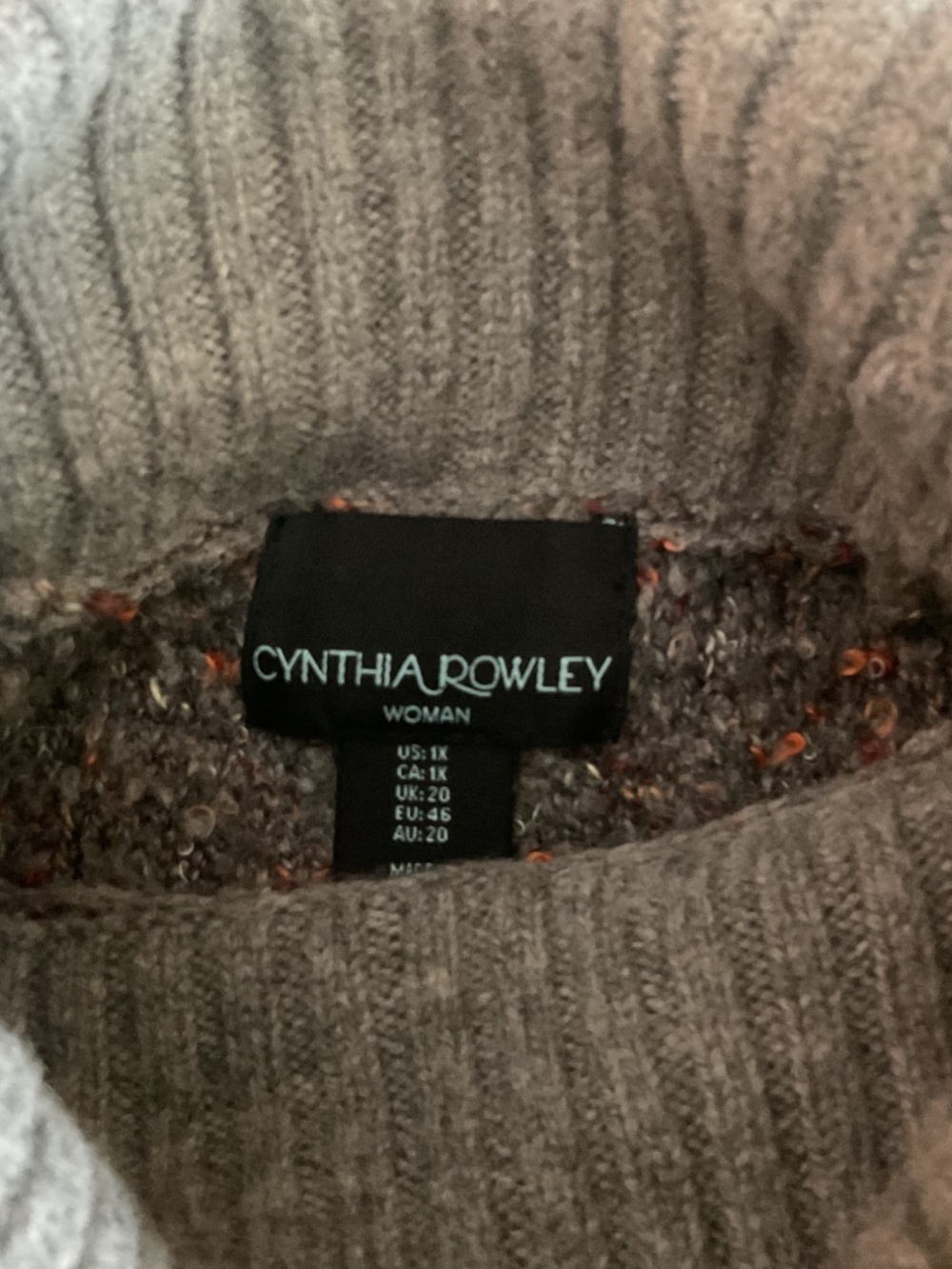 Turtle neck sweater - Picture 3 of 3
